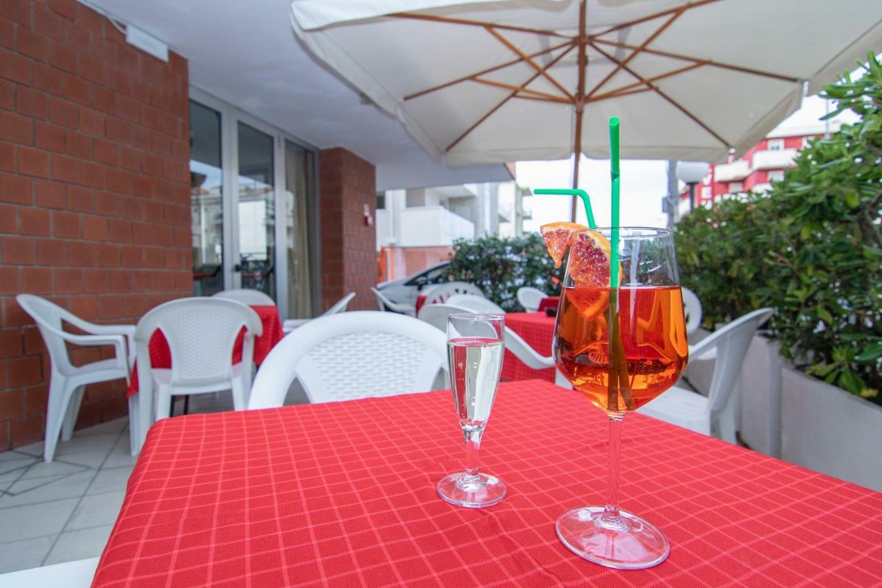 Hotel Napoleon Riccione Exterior foto